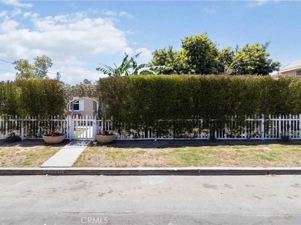 18328 Gresham, Northridge, CA 91325