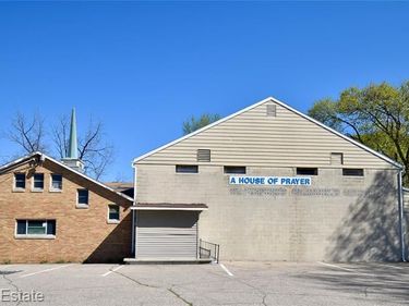 818 N Jenison Avenue , Lansing, MI 48915