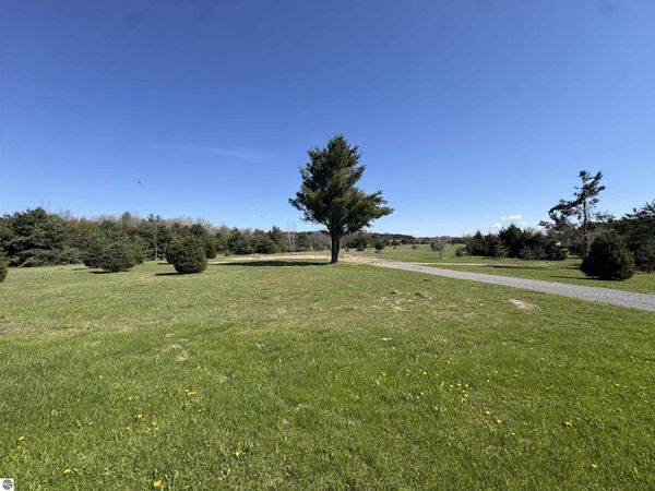 8343 30 Road E, Cadillac, MI 49601