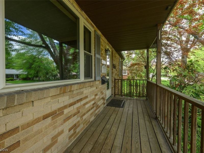 905 Pineview Avenue SE, North Canton, OH 44720 Photo 3