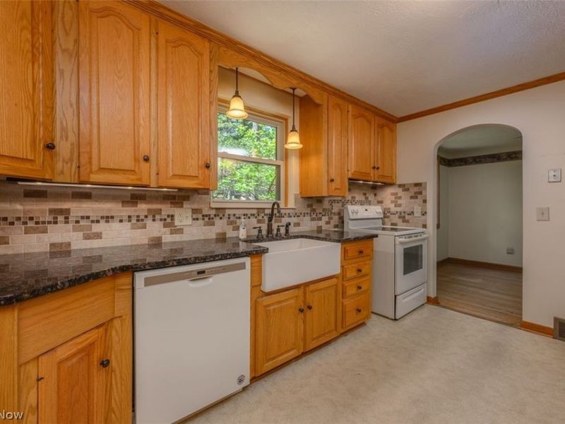 905 Pineview Avenue SE, North Canton, OH 44720 Photo 6