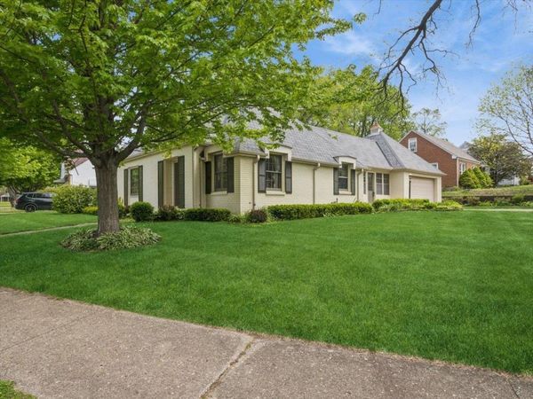 1740 East Gate Parkway, ROCKFORD, IL 61108