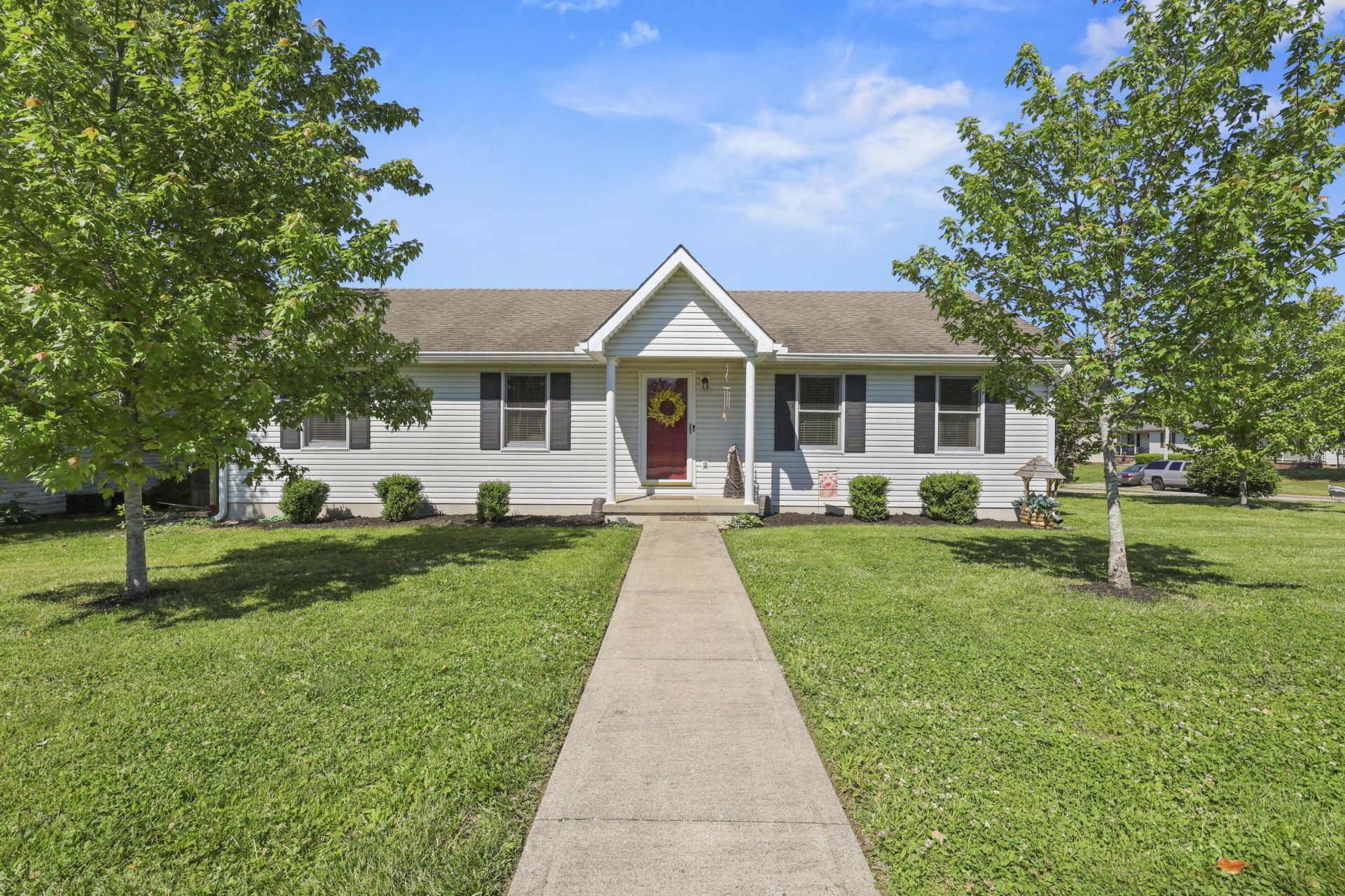 913 North Meadowhill Road, Paris, KY 40361 Main Photo