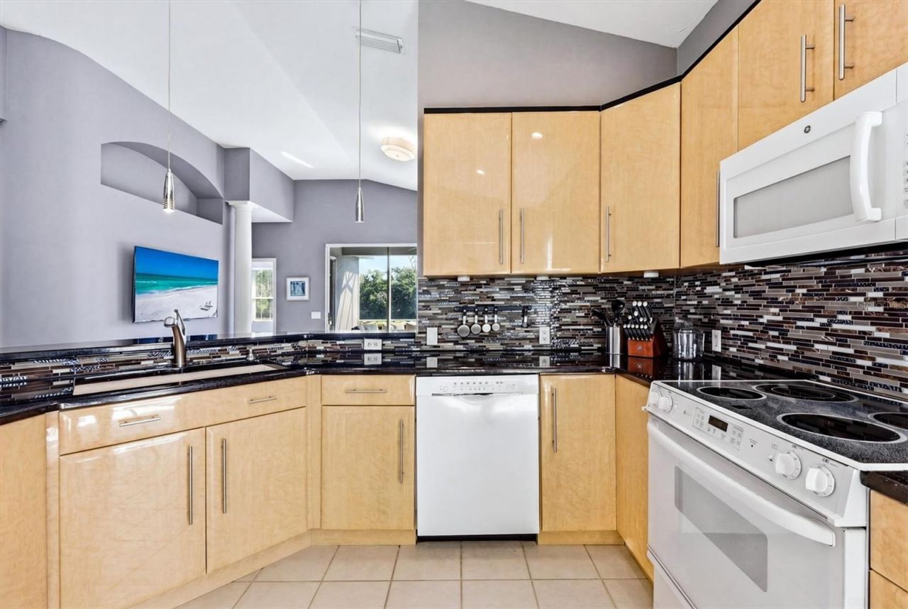 7131 Kensington Court, University Park, FL 34201 Photo