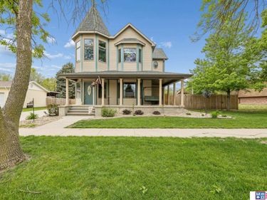 1713 N Iowa Avenue , York, NE 68467