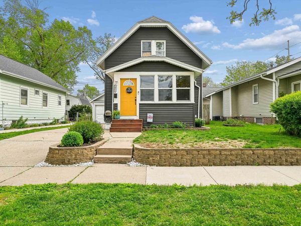 921 NW H Avenue, Cedar Rapids, IA 52405