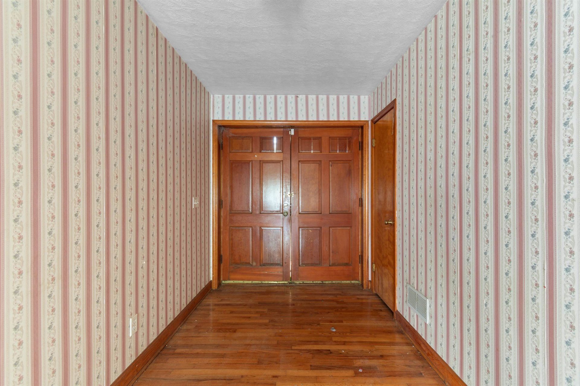 10201 Lake Swamp Rd. Photo 16