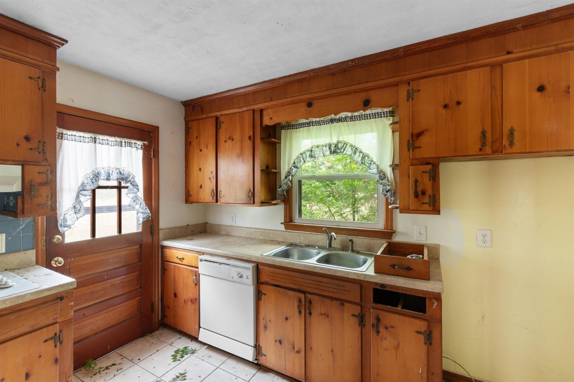 10201 Lake Swamp Rd. Photo 3