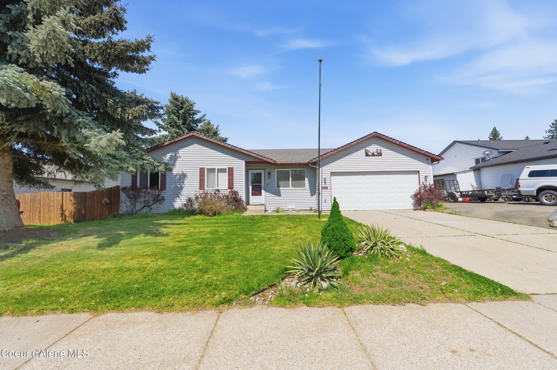 6637 W Silverado St, Rathdrum, ID 83858 Main Photo