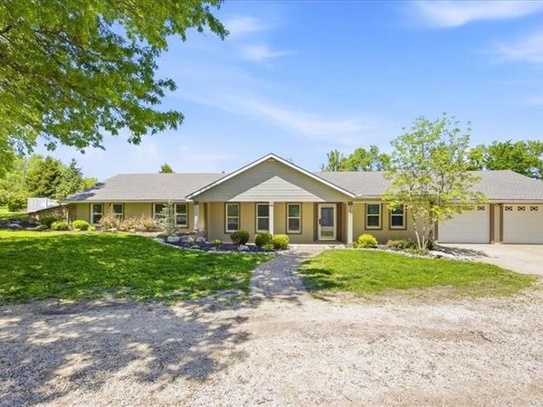 21877 Nall Road, Bucyrus, KS 66013