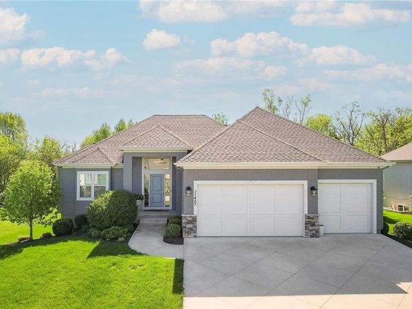 11427 S Redbud Lane, Olathe, KS 66061