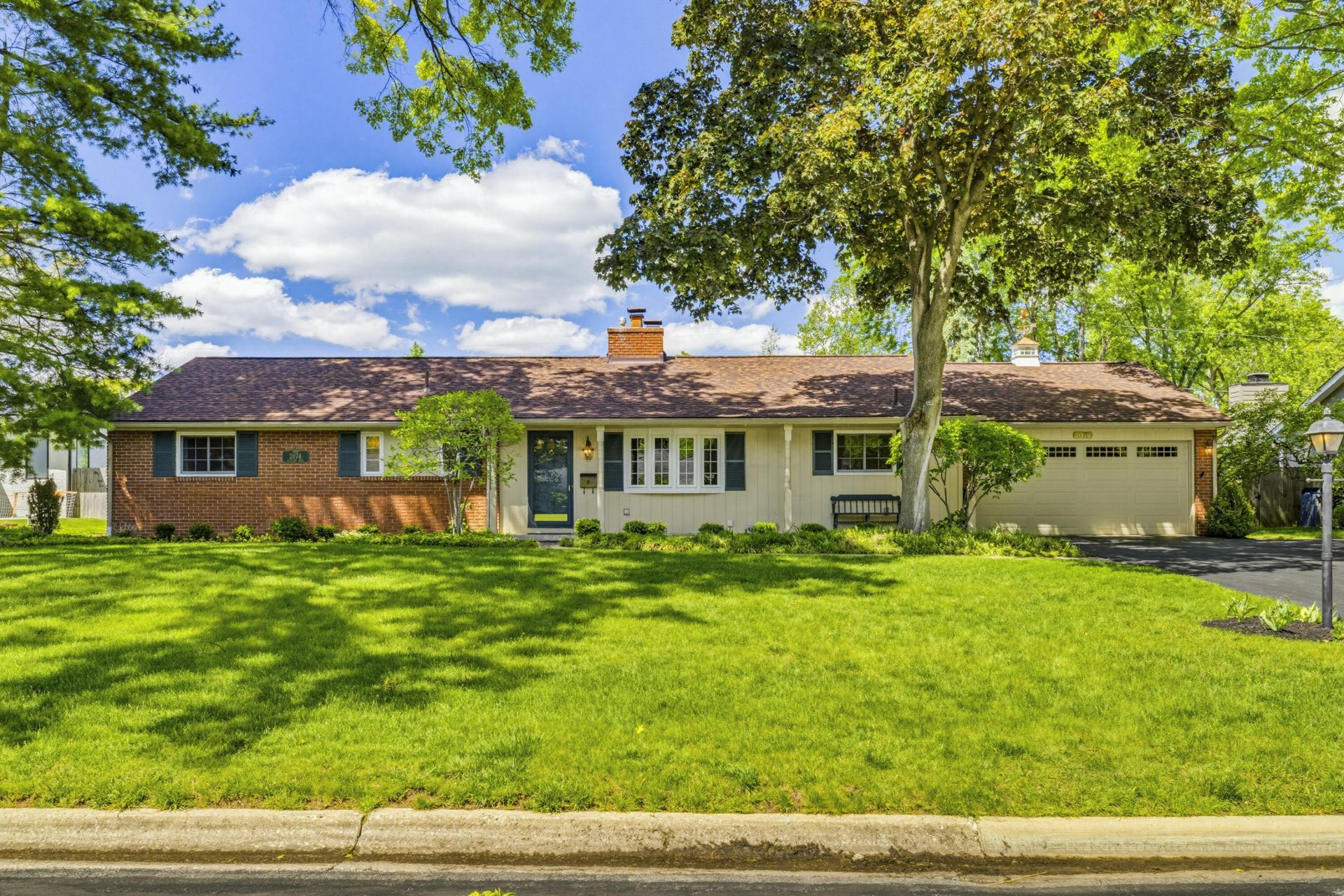 2074 Nayland Road, Upper Arlington, OH 43220 Main Photo