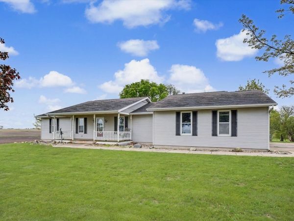 1681 County Road 700 N , Philo, IL 61864