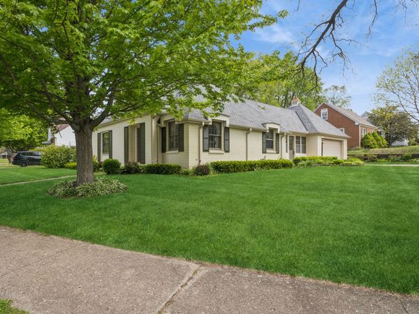 1740 E Gate Parkway , Rockford, IL 61108