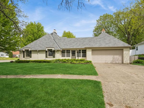1740 E Gate Parkway , Rockford, IL 61108