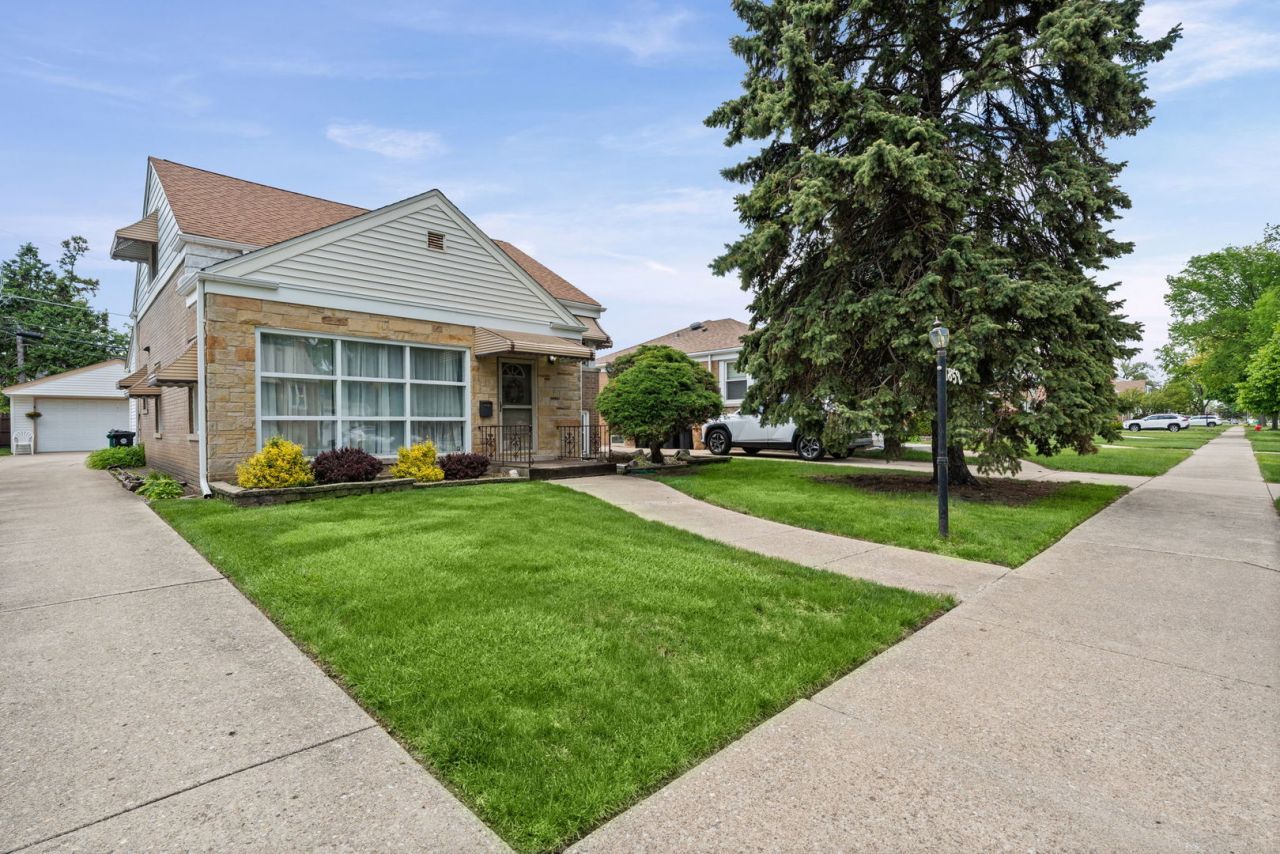 1852 Suffolk Avenue, Westchester, IL 60154 Main Photo