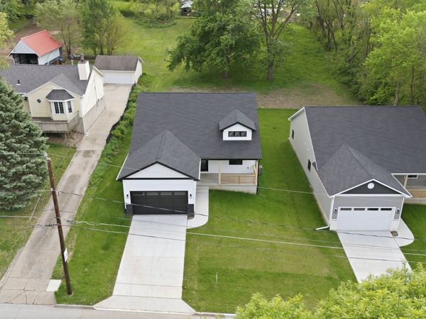 1421 Pioneer Road, Des Moines, IA 50320
