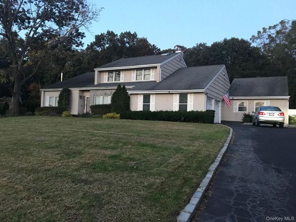 18 Gamay Court, Commack, NY 11725