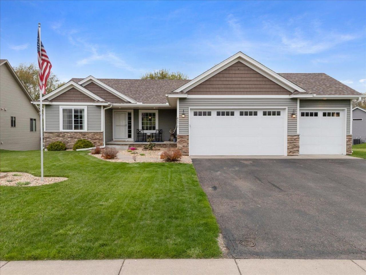 8572 Woodridge Trl, Chisago City, MN 55013 Main Photo