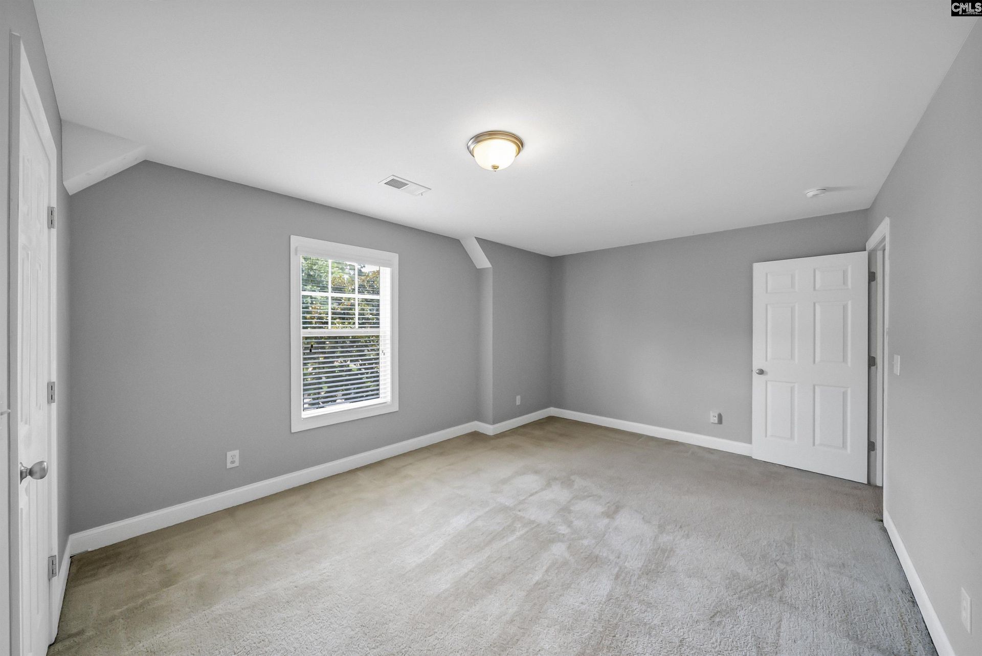 250 Grandflora Lane Photo 17