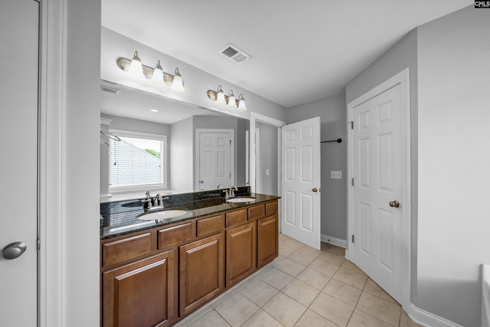 250 Grandflora Lane Photo 9