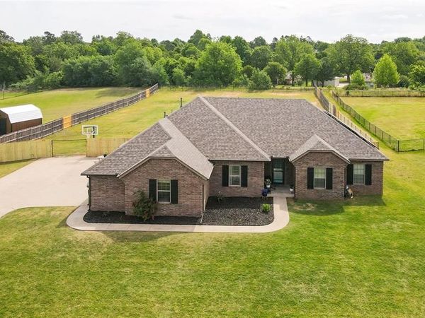 186 Oakridge Drive, Choctaw, OK 73020