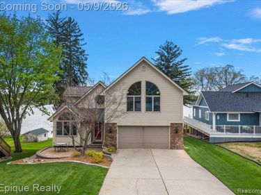 4521 Parnell Drive, Waterford Twp, MI 48346