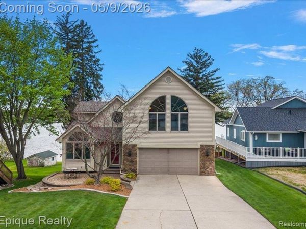 4521 Parnell Drive, Waterford Twp, MI 48346