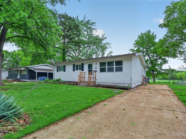 1012 Forestwood Drive , St Louis, MO 63135