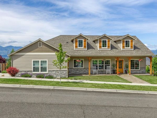 4432 Vista Pointe Drive, Medford, OR 97504