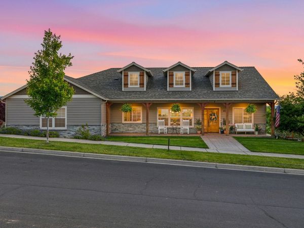 4432 Vista Pointe Drive, Medford, OR 97504