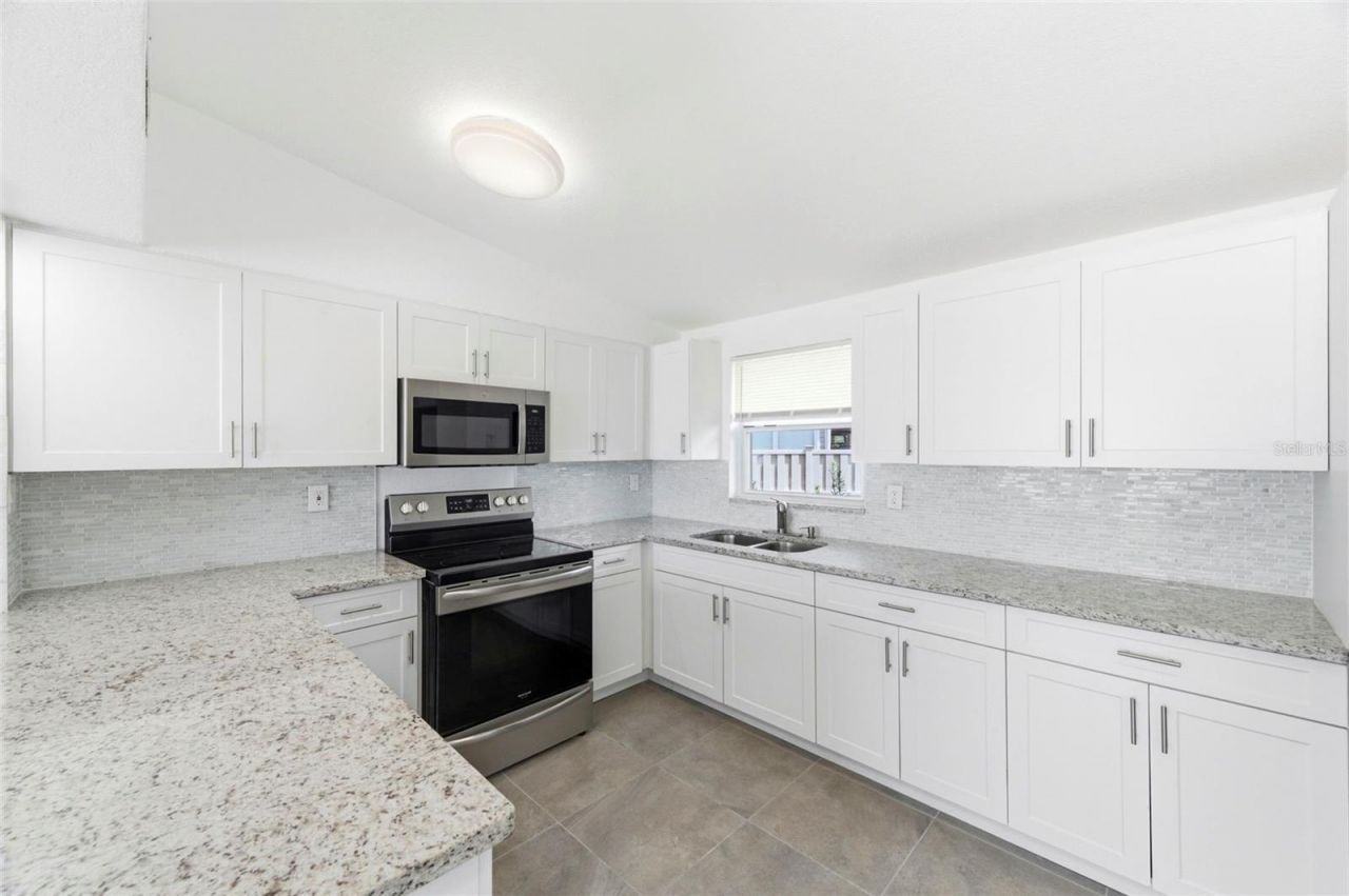 3325 W Shell Point Road , Ruskin, FL 33570 Photo