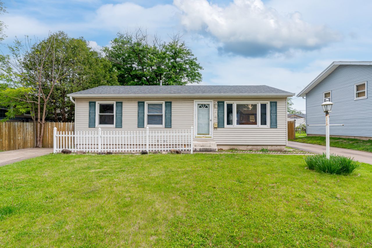 3410 Greenbrier Drive, Bettendorf, IA 52722 Main Photo