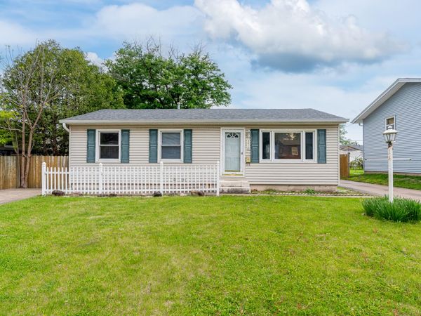 3410 Greenbrier Drive, Bettendorf, IA 52722
