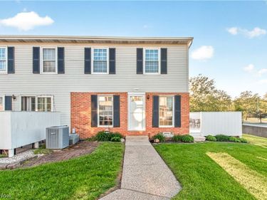 17522 Independence Court, Unit 3C, Brook Park, OH 44142