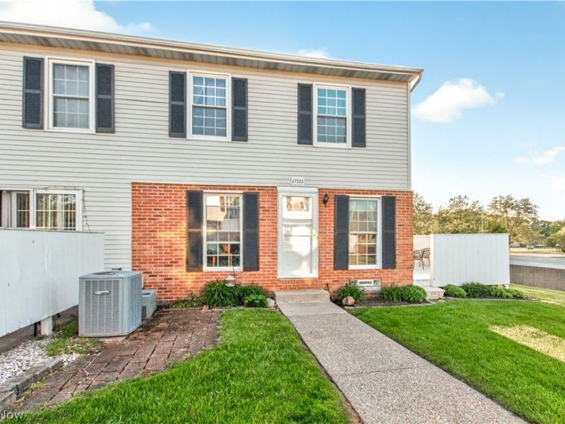 17522 Independence Court, Unit 3C, Brook Park, OH 44142 Photo 3