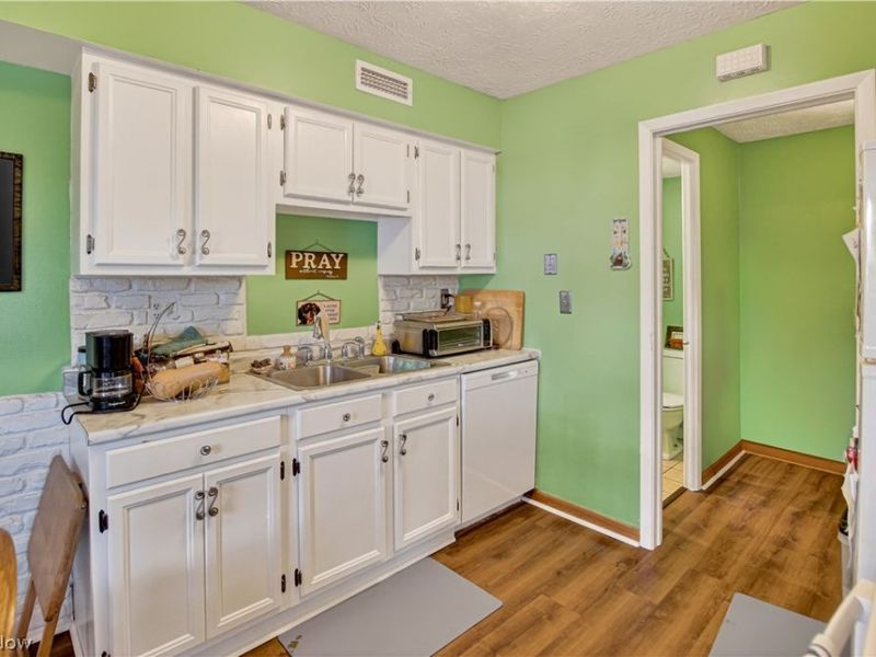 17522 Independence Court, Unit 3C, Brook Park, OH 44142 Photo 6