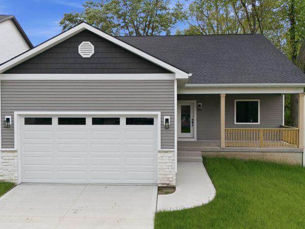 1417 Pioneer Road, Des Moines, IA 50320