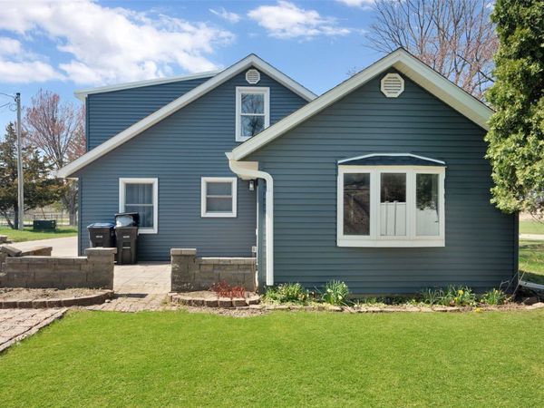 965 2nd street Street , Marion, IA 52302