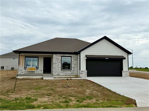 1642 N 157th Terrace, Basehor, KS 66007