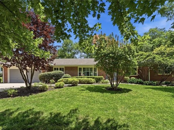 9821 Pembroke Lane, Leawood, KS 66206