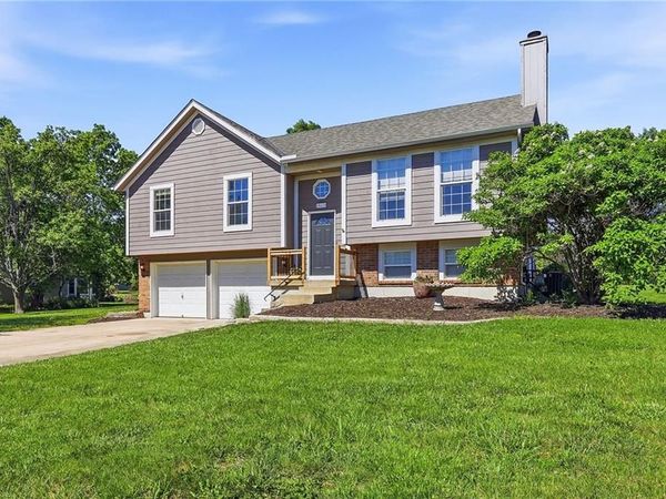 19610 Rosewood Drive, Stilwell, KS 66085