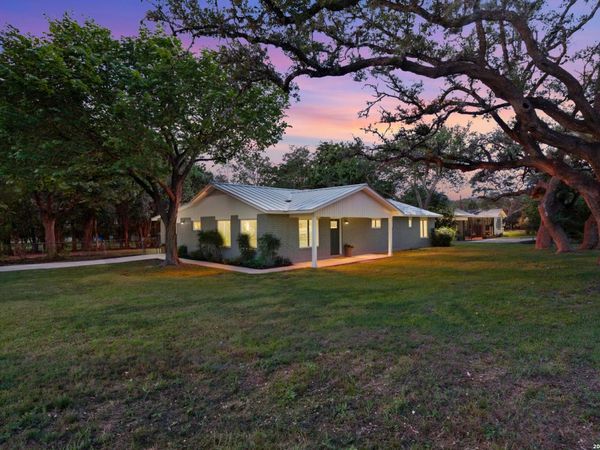 404 Oak Park Dr, Boerne, TX 78006