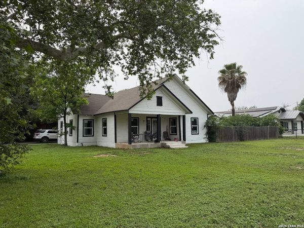 703 N HIGH ST, Uvalde, TX 78801