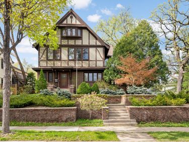 2418 W 22nd Street, Minneapolis, MN 55405