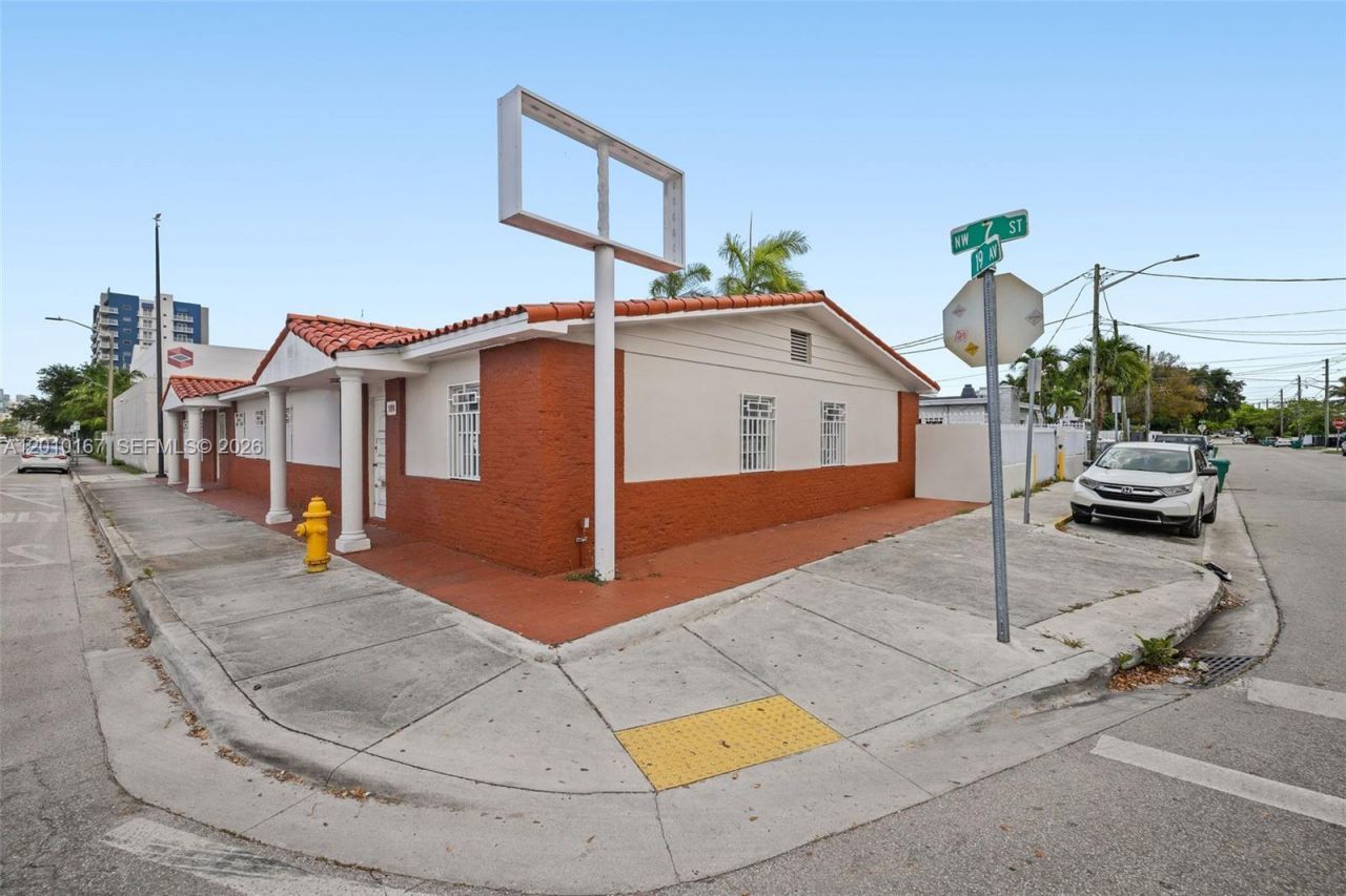 1888 NW 7th St , Miami, FL 33125 Photo
