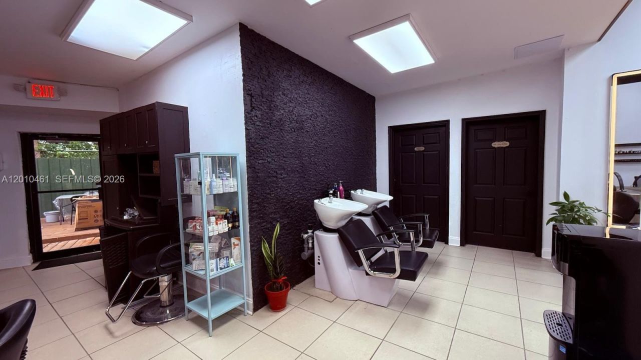 9610 Fontainebleau Blvd , Miami, FL 33172 Photo