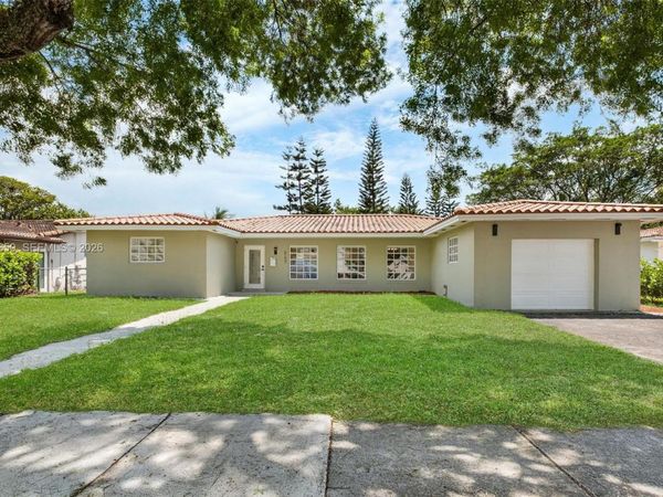 6750 White Oak Dr , Miami Lakes, FL 33014
