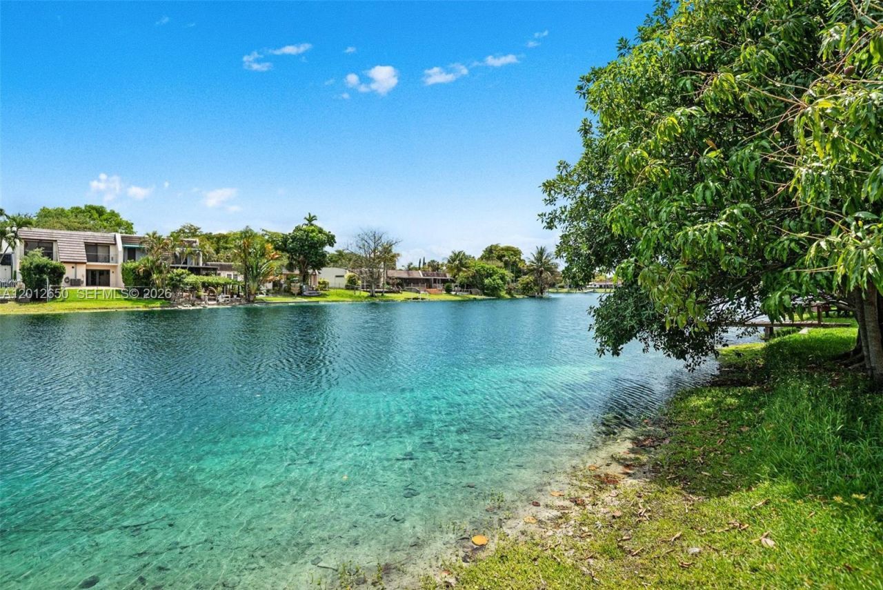 6750 White Oak Dr , Miami Lakes, FL 33014 Photo