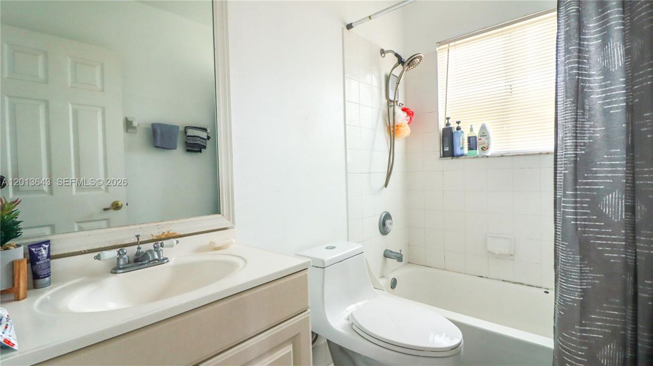 5662 NW 112th Ct , Unit ., Doral, FL 33178 Photo